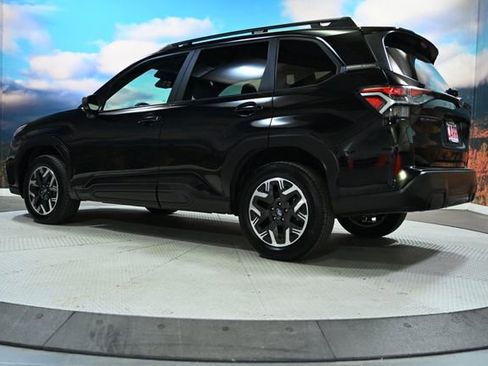Used 2025 Subaru Forester Premium AWD/4WD image 6