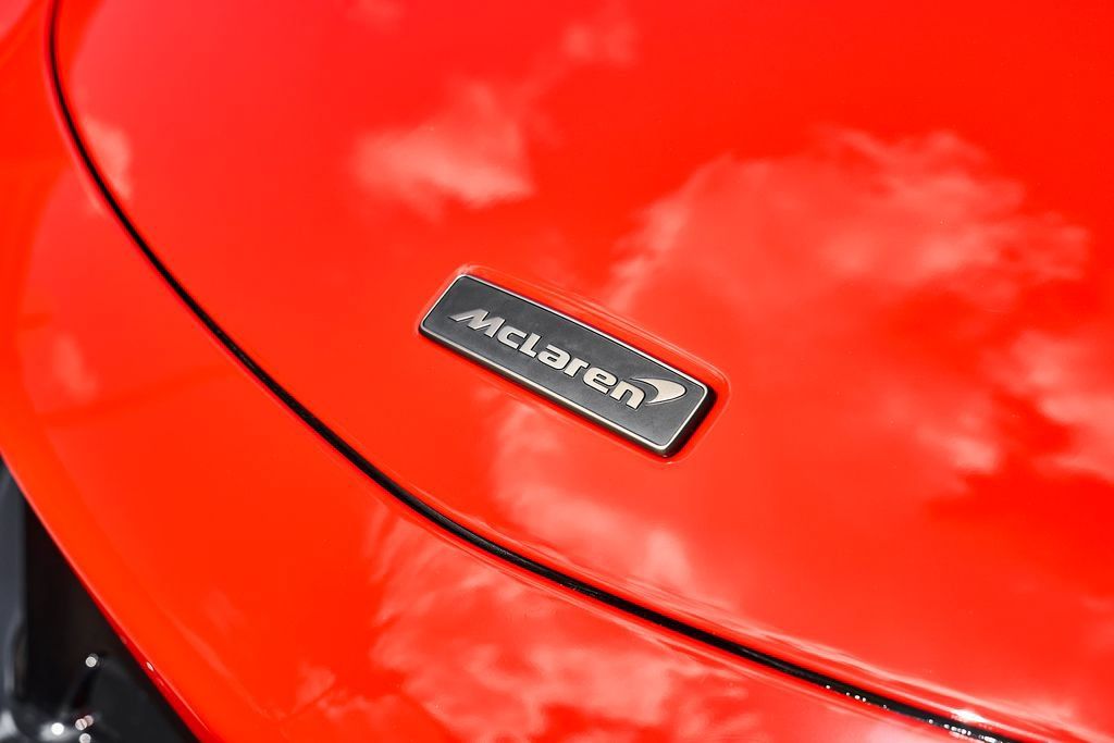 Used 2025 McLaren Artura Spider RWD image 7