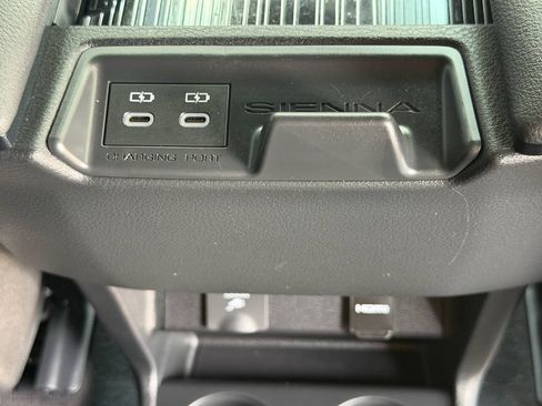Used 2025 Toyota Sienna XLE Woodland Edition AWD/4WD image 37