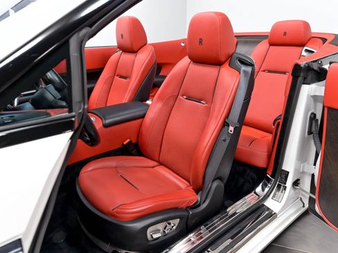 Used 2017 Rolls-Royce Dawn RWD image 8