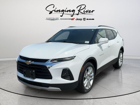 Used 2021 Chevrolet Blazer LT w/ Sound & Technology Package FWD image 3
