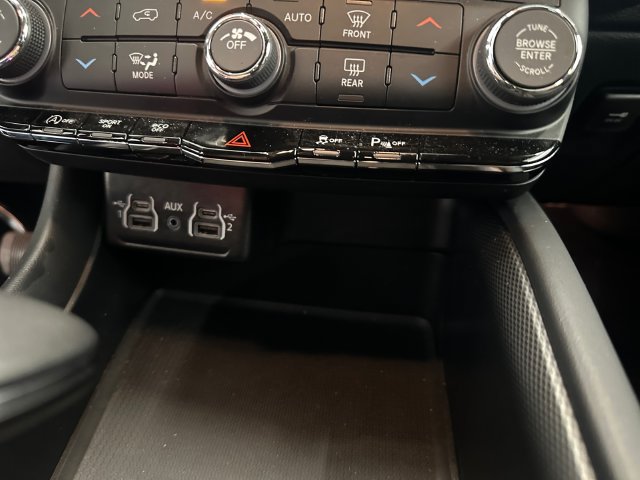 Used 2025 Dodge Durango GT AWD/4WD image 36