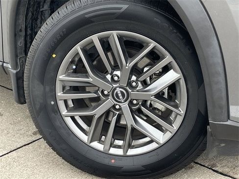 Used 2023 Nissan Rogue S image 9