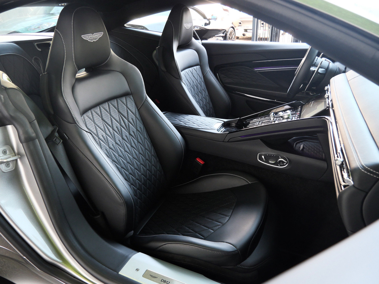 Used 2024 Aston Martin DB12 Coupe RWD image 11