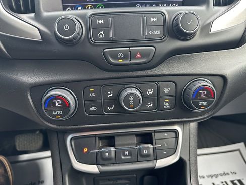 Used 2024 GMC Terrain SLT w/ Infotainment Package II image 23