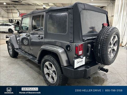 Used 2016 Jeep Wrangler Unlimited Sahara w/ Dual Top Group AWD/4WD image 6