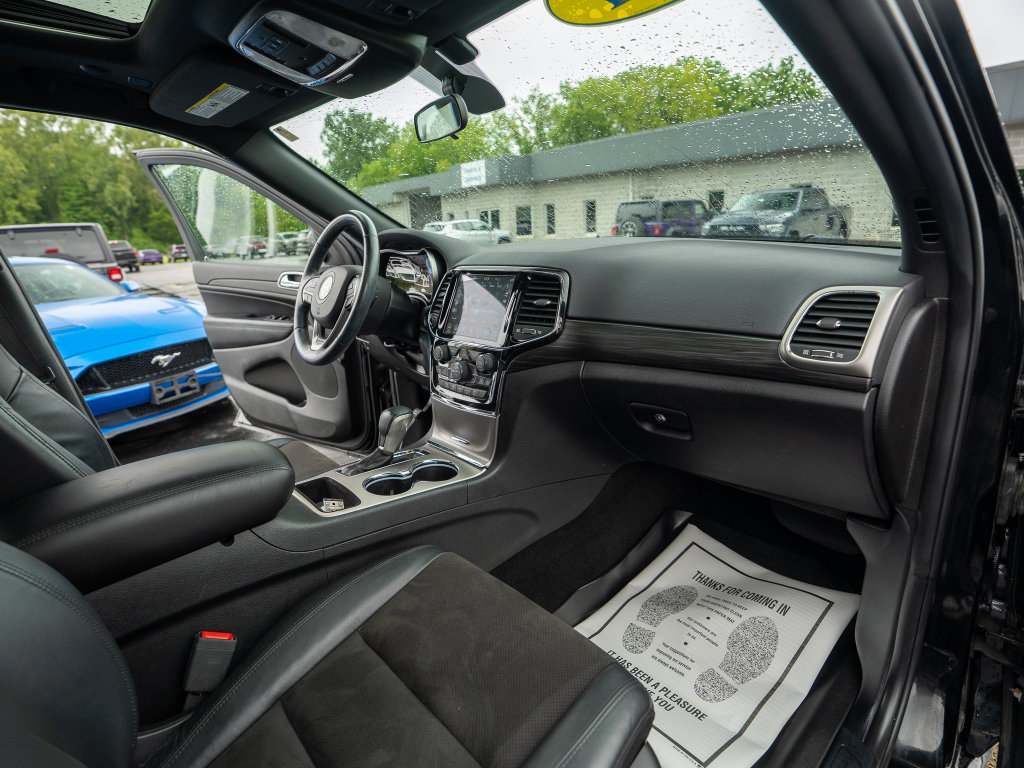 Used 2021 Jeep Grand Cherokee Laredo X AWD/4WD image 25