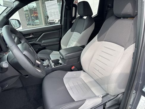 Certified 2025 Toyota Tacoma TRD Off-Road image 9