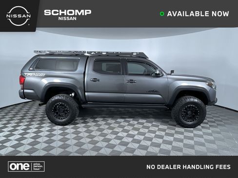 Used 2017 Toyota Tacoma TRD Off-Road AWD/4WD image 1