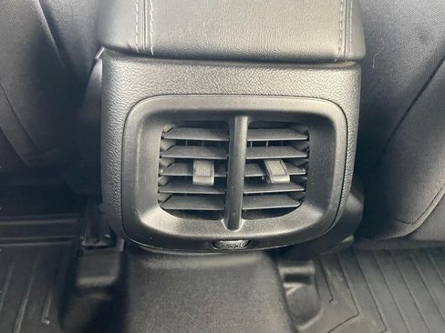 Used 2021 Jeep Cherokee Latitude AWD/4WD image 39