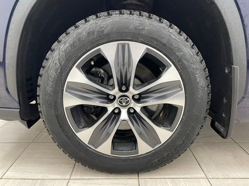 Used 2021 Toyota Highlander XLE image 7