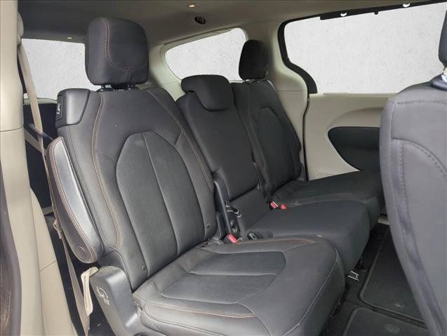 Used 2018 Chrysler Pacifica Touring Plus FWD image 29