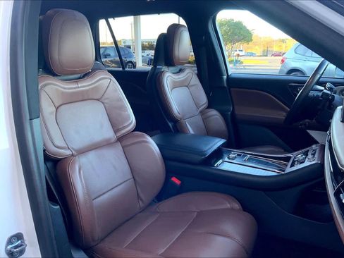 Used 2023 Lincoln Aviator Reserve w/ Equipment Group 201A image 8