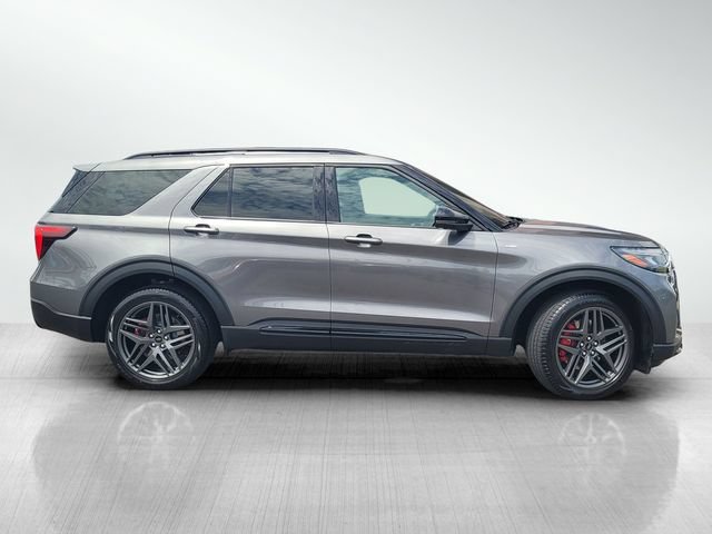 Used 2026 Ford Explorer ST-Line w/ ST-Line Street Pack AWD/4WD image 3