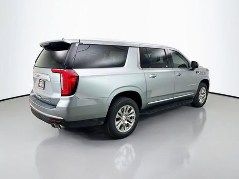 Used 2023 GMC Yukon XL Denali AWD/4WD image 7