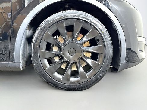 Used 2021 Tesla Model Y Long Range AWD/4WD image 41