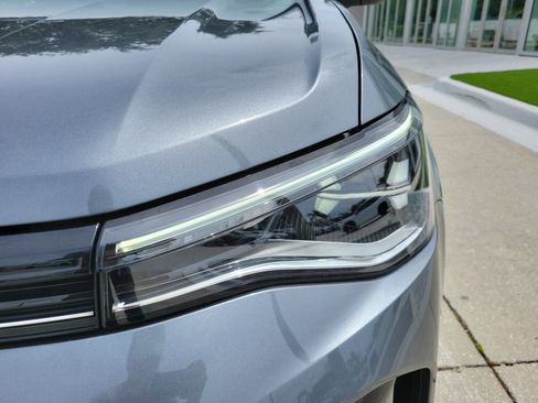 Certified 2025 Volkswagen Taos SE FWD image 10