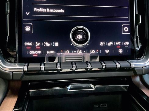 Used 2025 GMC Yukon XL Denali w/ Sun & Power Step Package image 35