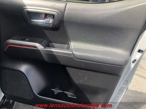 Used 2019 Toyota Tacoma TRD Off-Road image 20