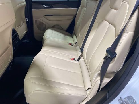 Used 2023 Jeep Grand Cherokee Limited AWD/4WD image 12