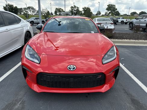 Used 2025 Toyota GR86 Premium RWD image 8
