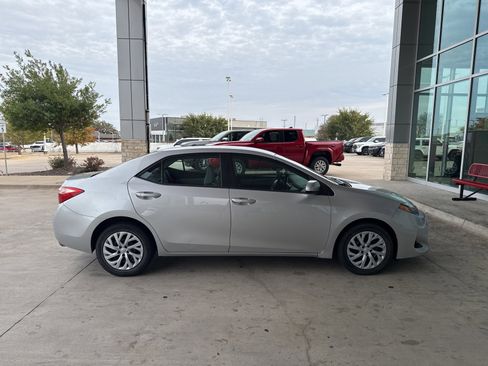 Used 2018 Toyota Corolla LE image 23