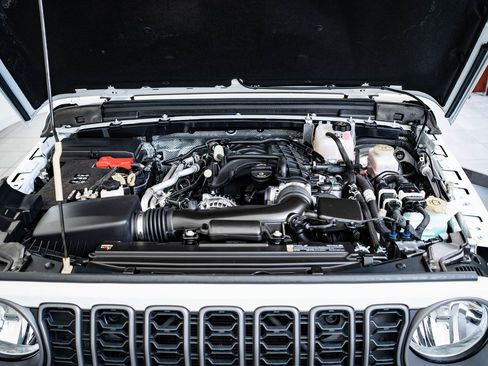 Used 2025 Jeep Wrangler Sport image 42