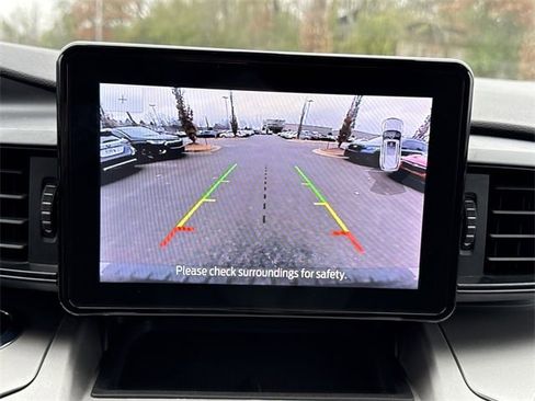 Used 2022 Ford Explorer XLT image 27