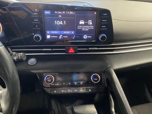 Used 2022 Hyundai Elantra SEL w/ Convenience Package image 14