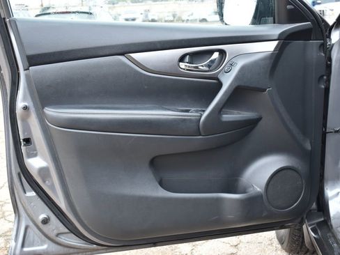 Used 2016 Nissan Rogue SV w/ SV Premium Package image 8