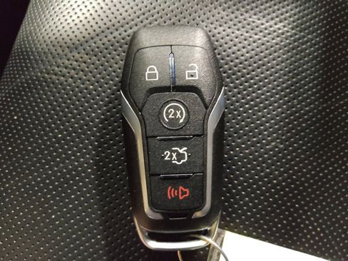 Used 2017 Lincoln MKX Reserve w/ Lincoln MKX Climate Package image 32