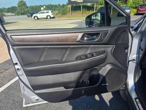 Used 2019 Subaru Outback 3.6R Limited AWD/4WD image 14