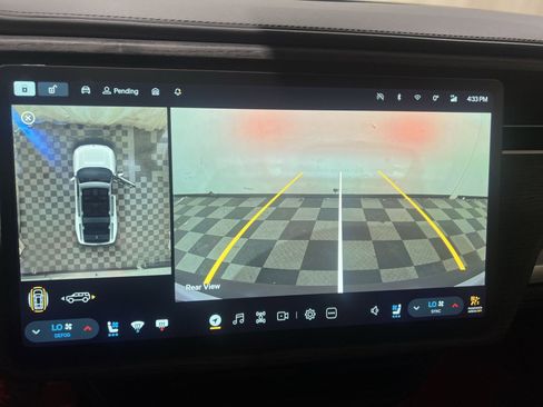 Used 2026 Rivian R1S Adventure image 32