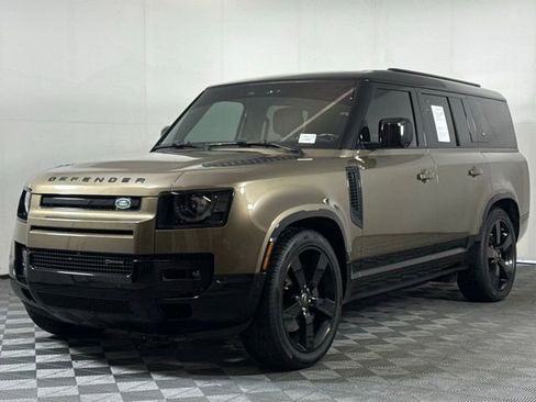 Used 2023 Land Rover Defender 130 X-Dynamic SE image 2