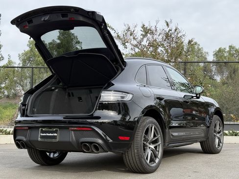 Used 2025 Porsche Macan image 32
