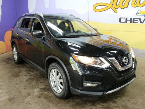 Used 2017 Nissan Rogue SV AWD/4WD image 4