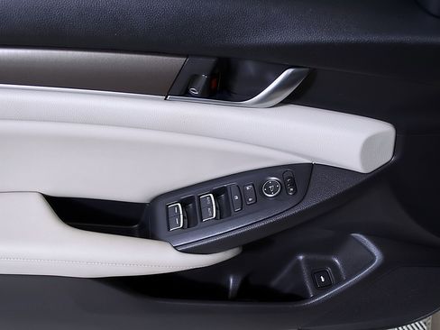 Used 2019 Honda Accord LX image 17