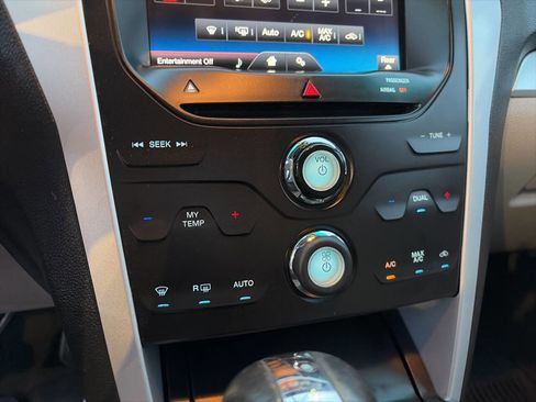 Used 2014 Ford Explorer XLT w/ Equipment Group 202A image 38