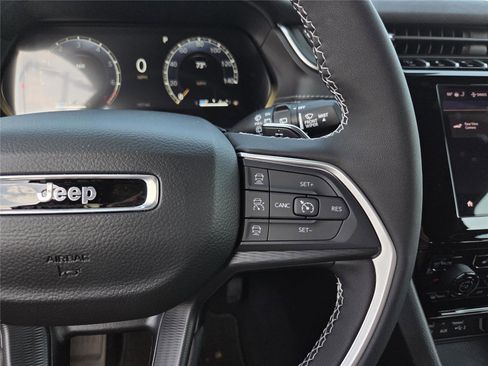 New 2025 Jeep Grand Cherokee Altitude image 27