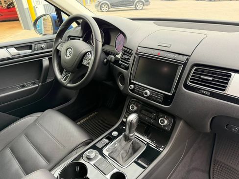 Used 2016 Volkswagen Touareg Sport AWD/4WD image 21