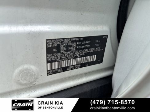Used 2022 Toyota Venza XLE AWD/4WD image 17