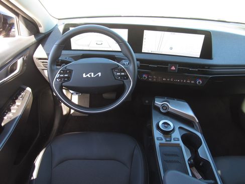 Used 2023 Kia EV6 Light image 16