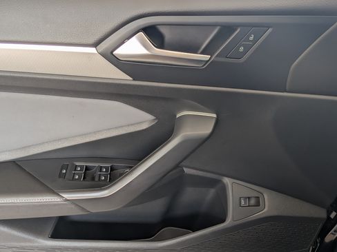 Used 2025 Volkswagen Jetta SE w/ Sunroof Package FWD image 16