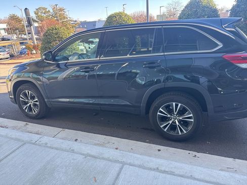 Used 2018 Toyota Highlander LE image 8