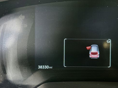 Used 2024 Toyota Corolla Cross XLE image 19