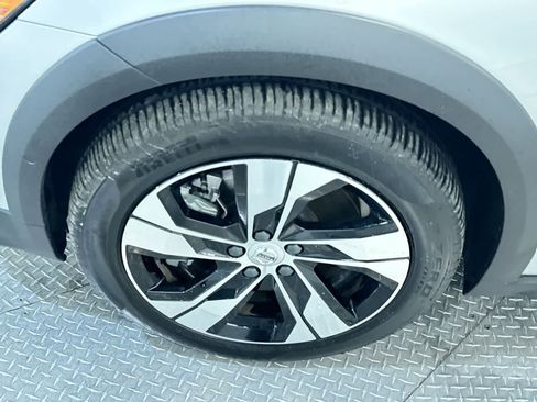 Used 2025 Volvo V60 B5 Cross Country Plus image 10