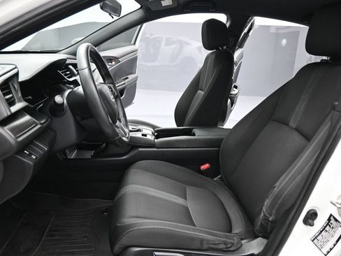 Used 2018 Honda Civic Sport image 8