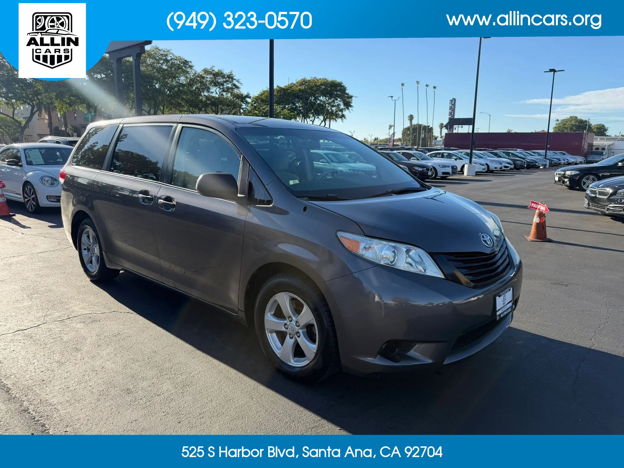 Used 2012 Toyota Sienna w/ Towing Pkg FWD image 3