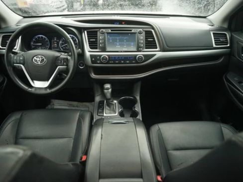 Used 2015 Toyota Highlander XLE FWD image 23