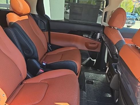 New 2025 Kia Carnival SX Prestige FWD image 11